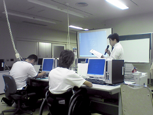 皆さんが、一生懸命受講されている写真です